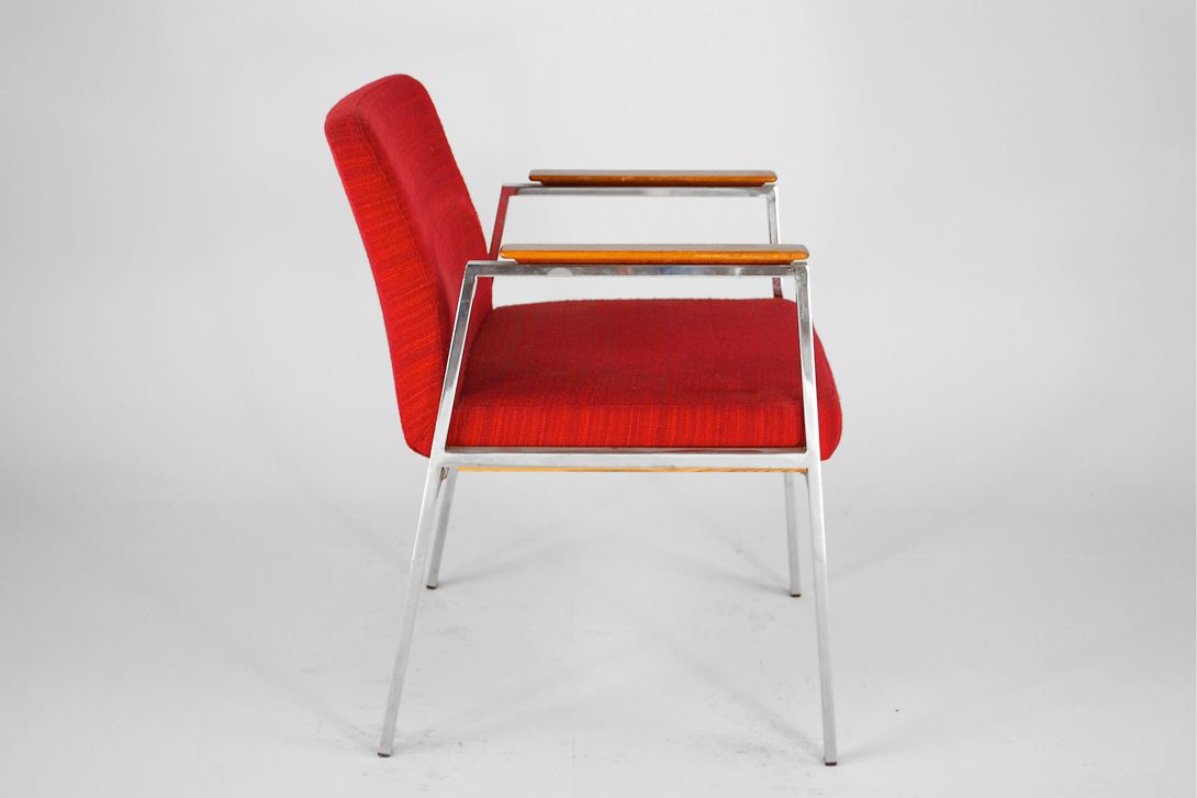 Foto Red Armchair with Metal Frame 1960