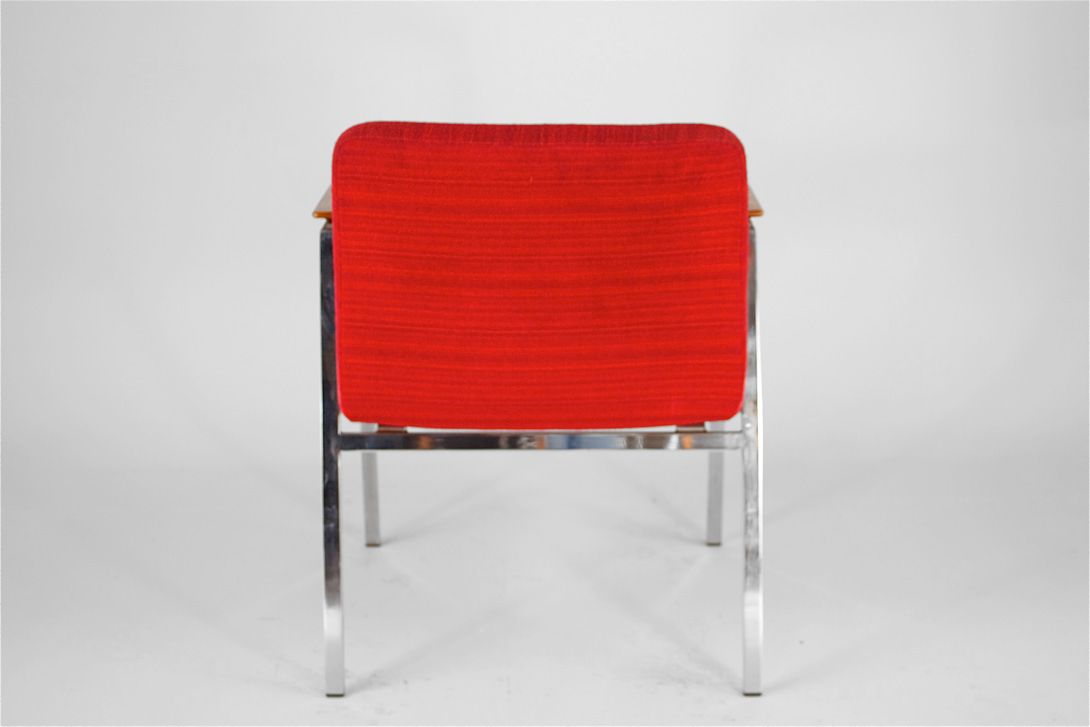 Foto Red Armchair with Metal Frame 1960