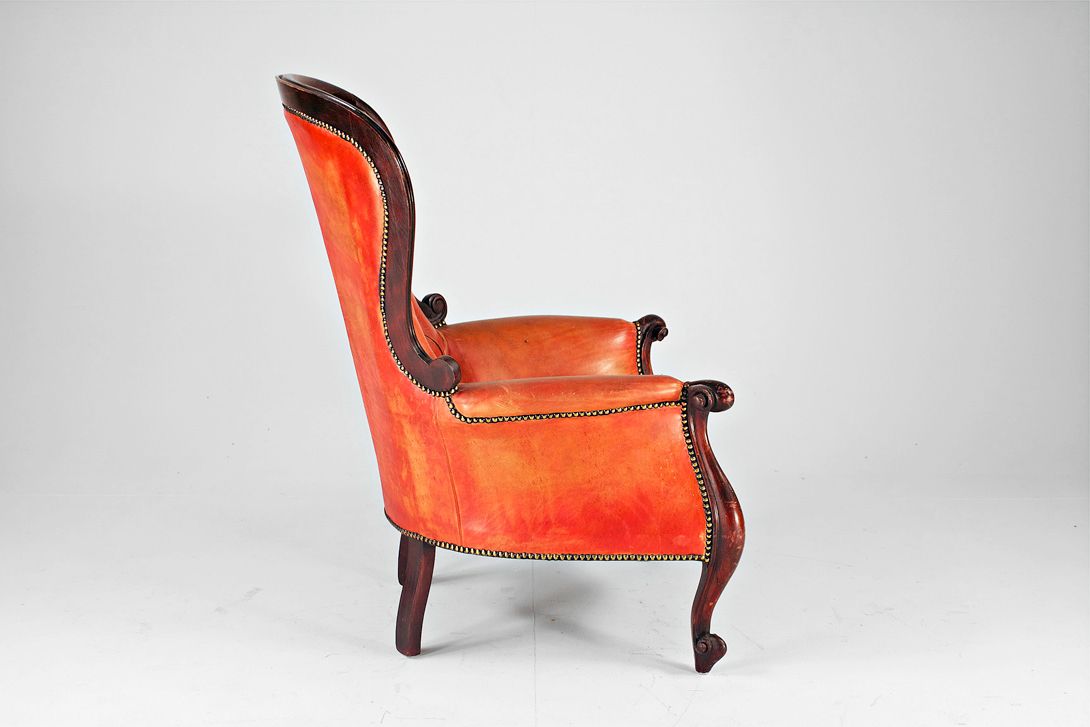 Foto Apricot Chesterfield Armchair 1912 //