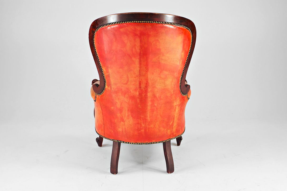Foto Apricot Chesterfield Armchair 1912 //