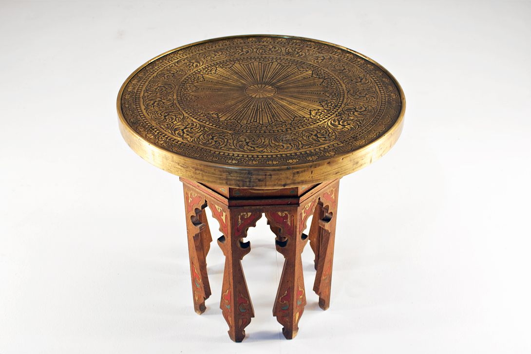 Foto Oriental Smoker&#8217;s Table h60x58