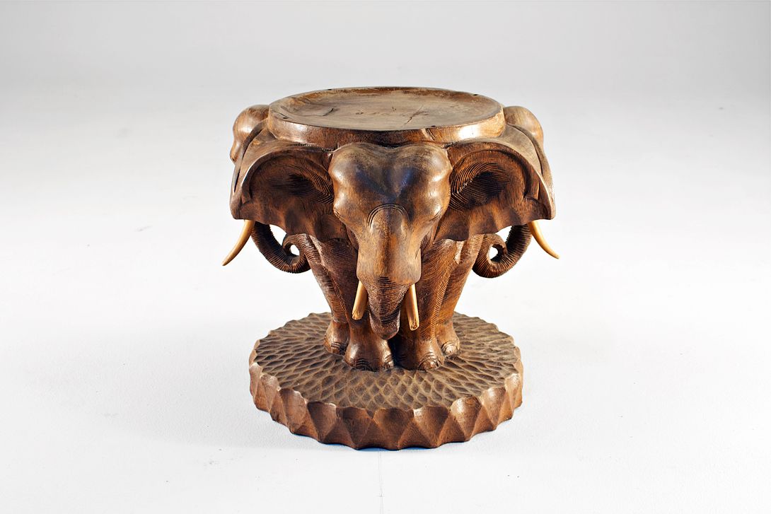 Foto Old Elephant Side Table Burundi 1915 h47x41