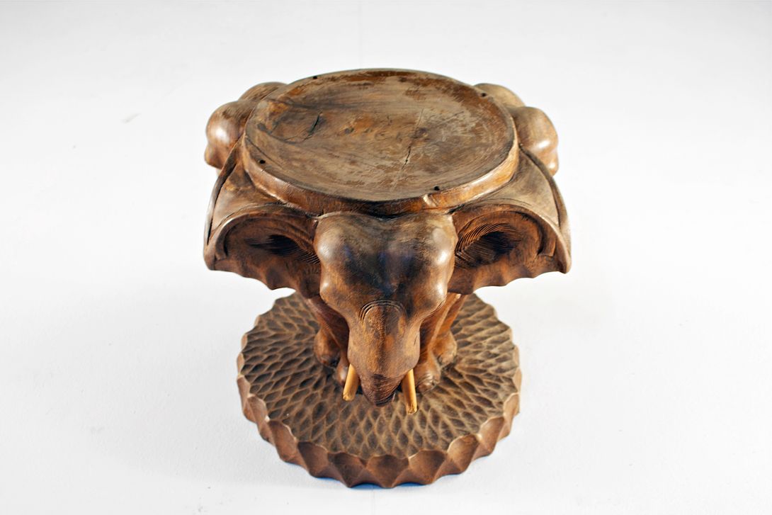 Foto Old Elephant Side Table Burundi 1915 h47x41