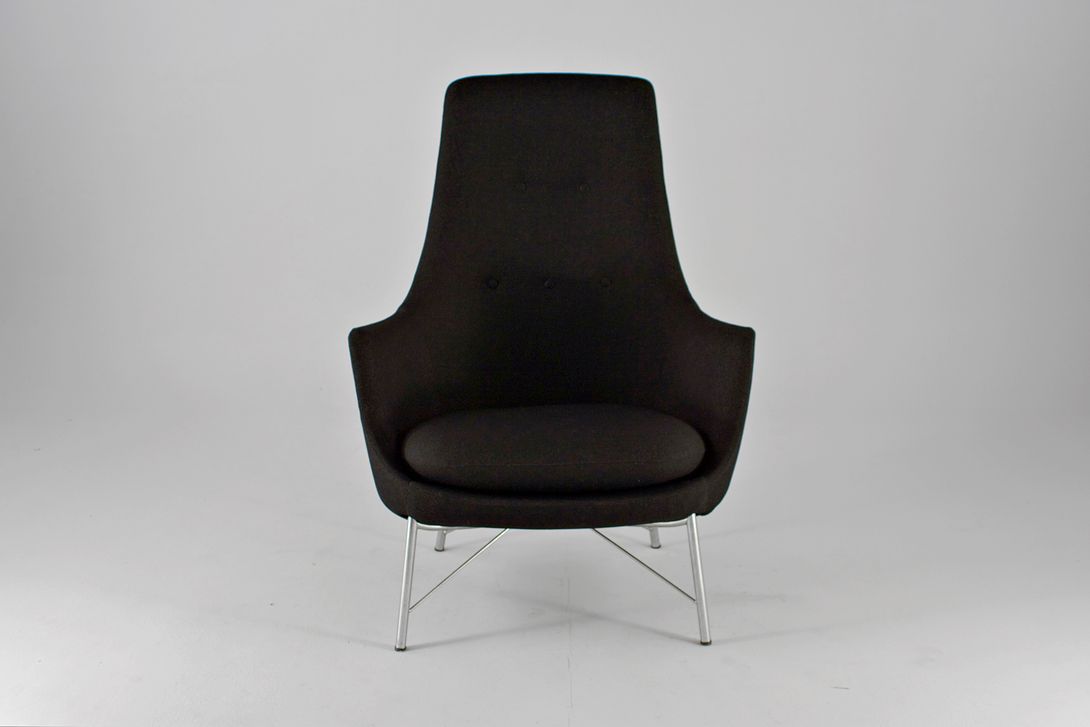 Foto Black Mid-Century Armchair High Backrest