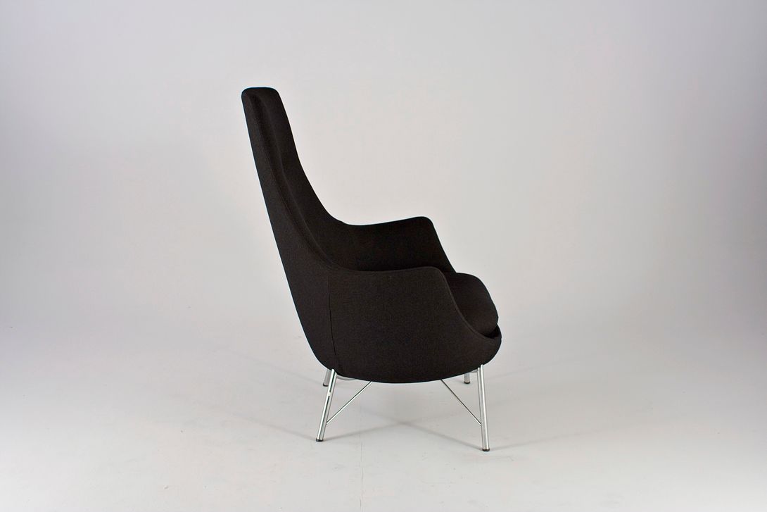 Foto Black Mid-Century Armchair High Backrest