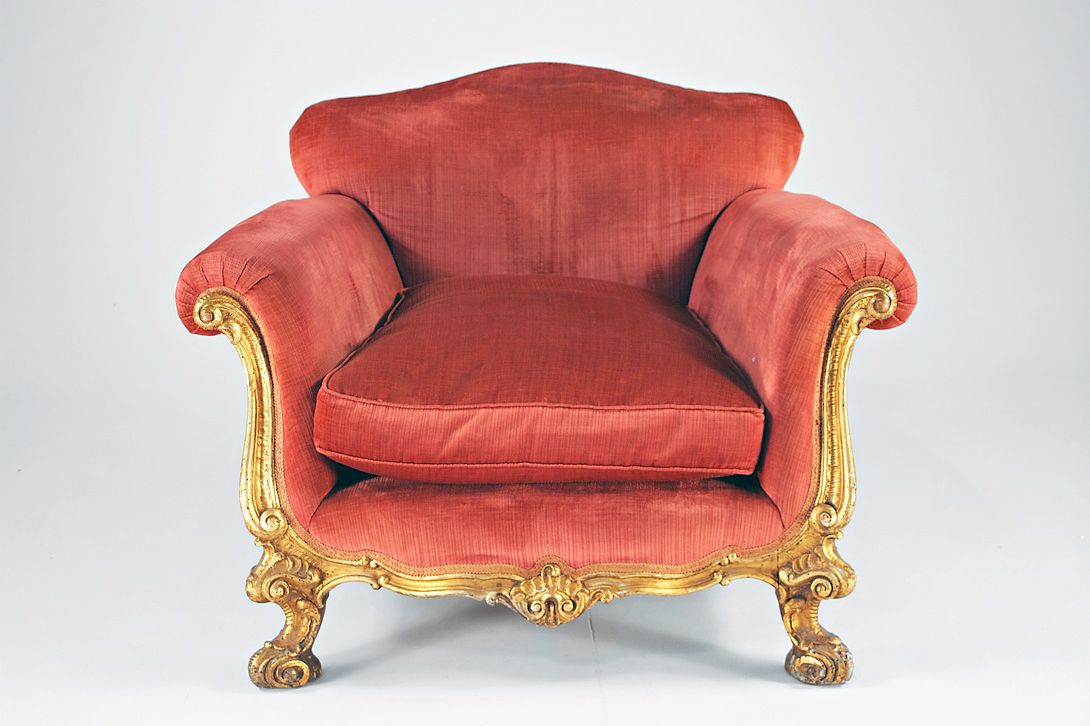 Foto Baroque Theatre Armchair Velvet with Carved Frame 1921