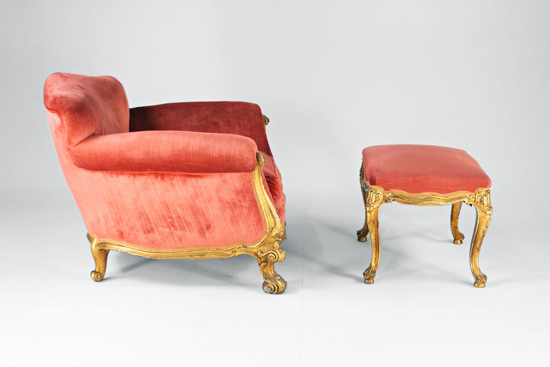 Foto Baroque Theatre Armchair Velvet with Carved Frame 1921