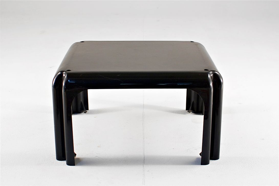 Foto Artemide Plastic Stacking Side Table h28x50x50