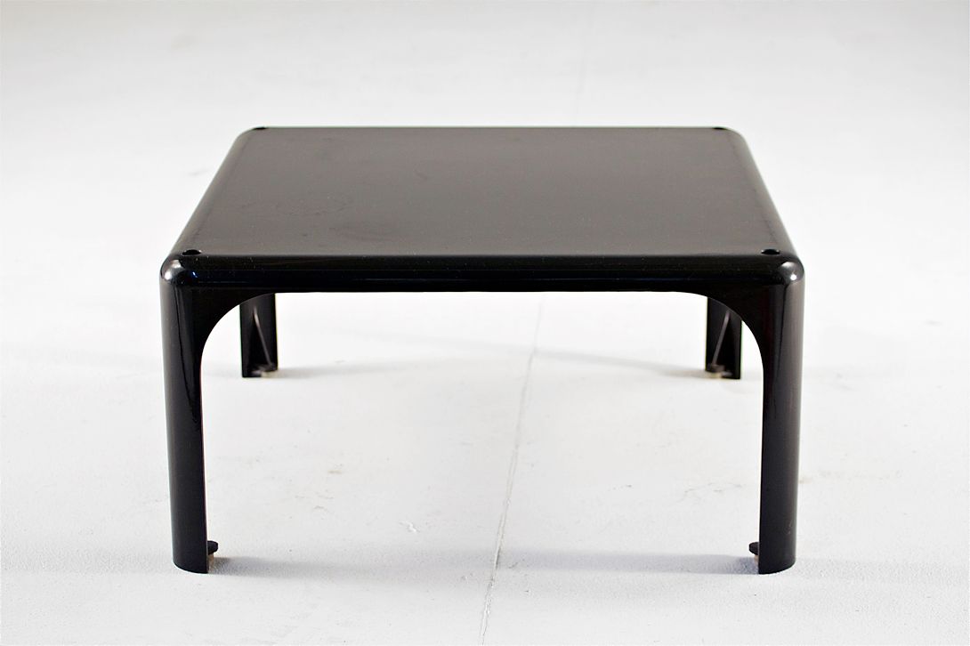 Foto Artemide Plastic Stacking Table h23x45x45