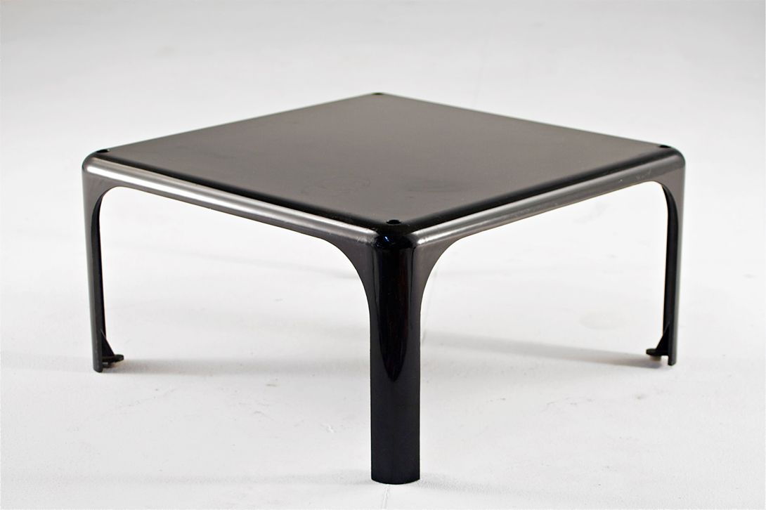 Foto Artemide Plastic Stacking Table h23x45x45