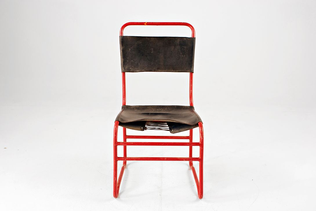 Foto Red Metal Chair with Black Leather Seat and Backrest
