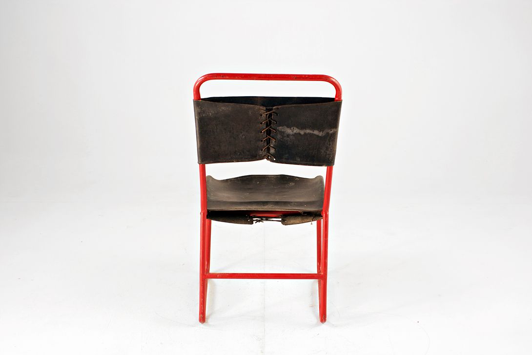 Foto Red Metal Chair with Black Leather Seat and Backrest