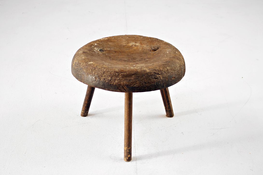 Foto Oldshool Wooden Milking Stool