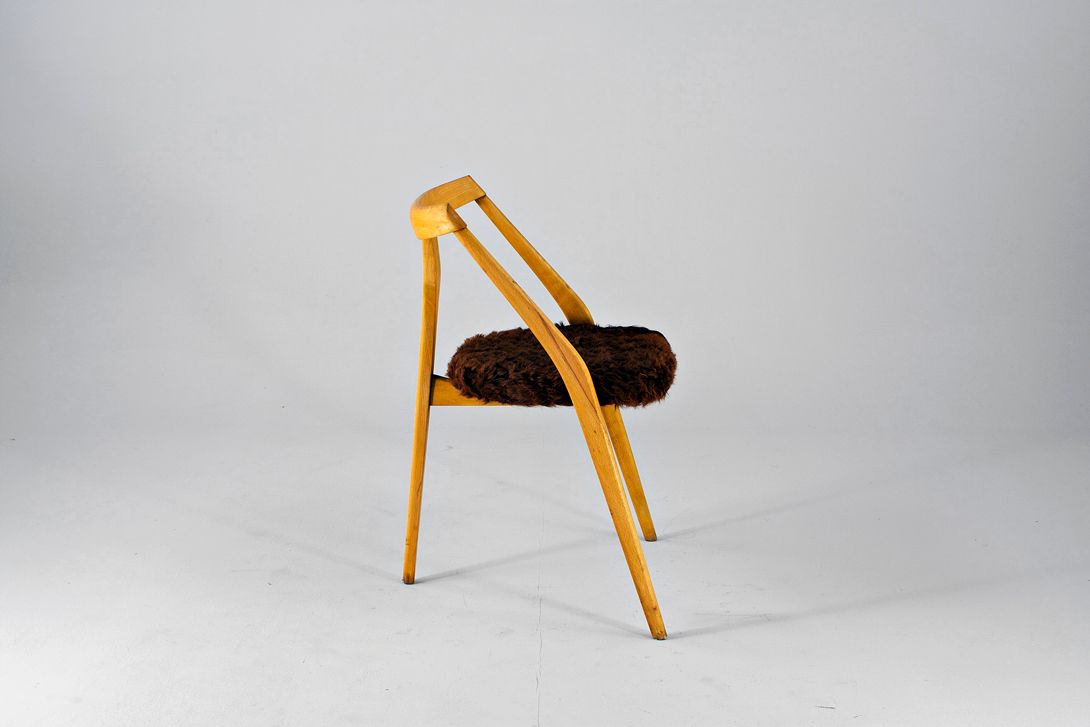 Foto Three-Legged Chair Fur Seat GB 1954