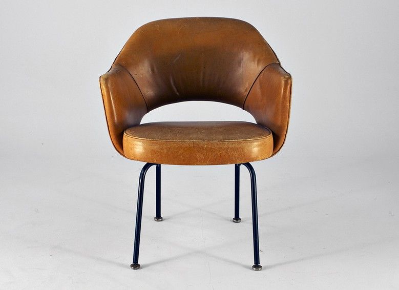 Foto Very Rare Brown Leather Saarinen Executive Armchair, Decoration Only