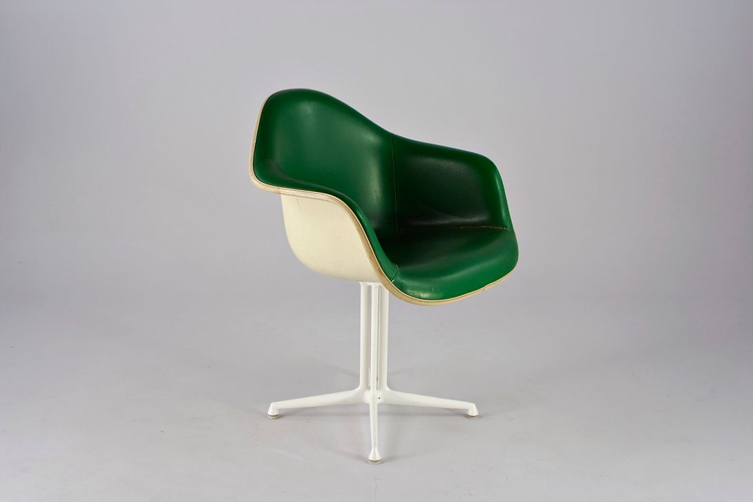 Foto Racing Green Leather Padded Armchair with White Shell and La Fonda Base