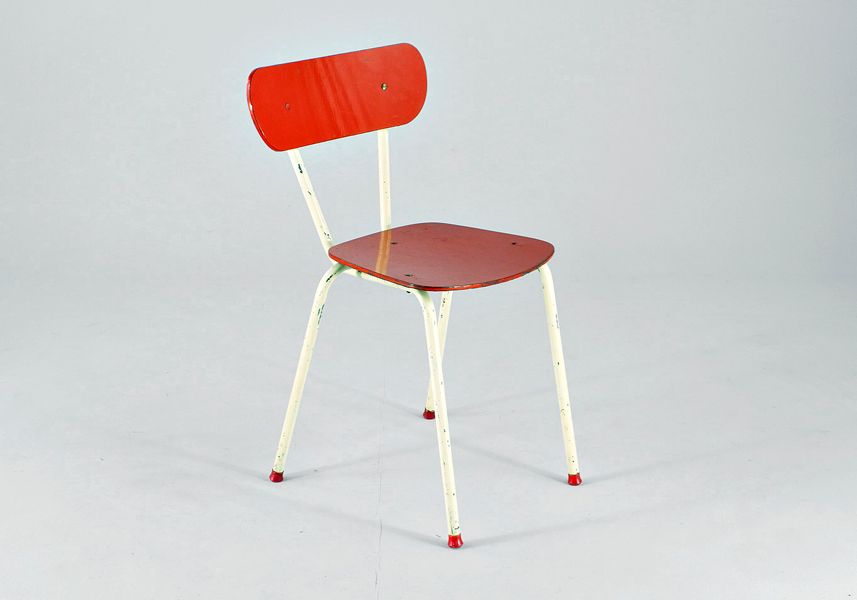Foto Shiny Red Kitchen Chair with White Varnished Metal Frame 1959
