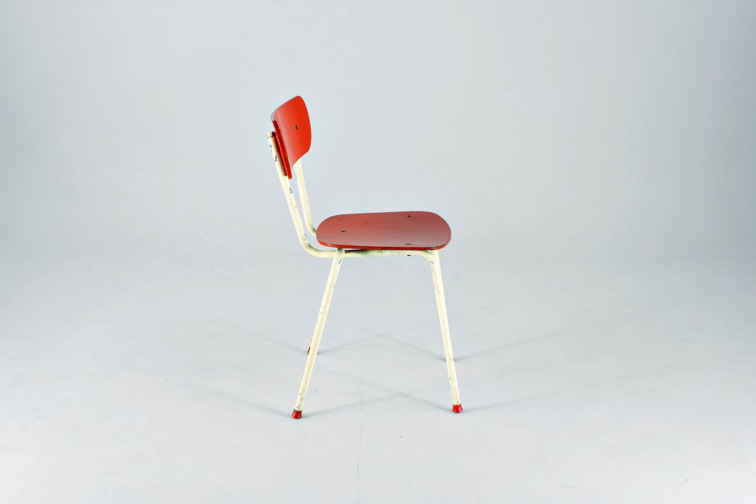 Foto Shiny Red Kitchen Chair with White Varnished Metal Frame 1959