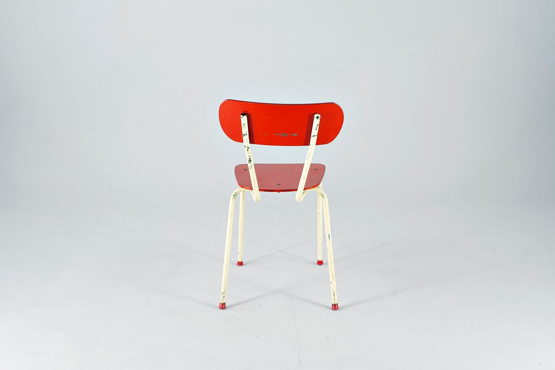 Foto Shiny Red Kitchen Chair with White Varnished Metal Frame 1959