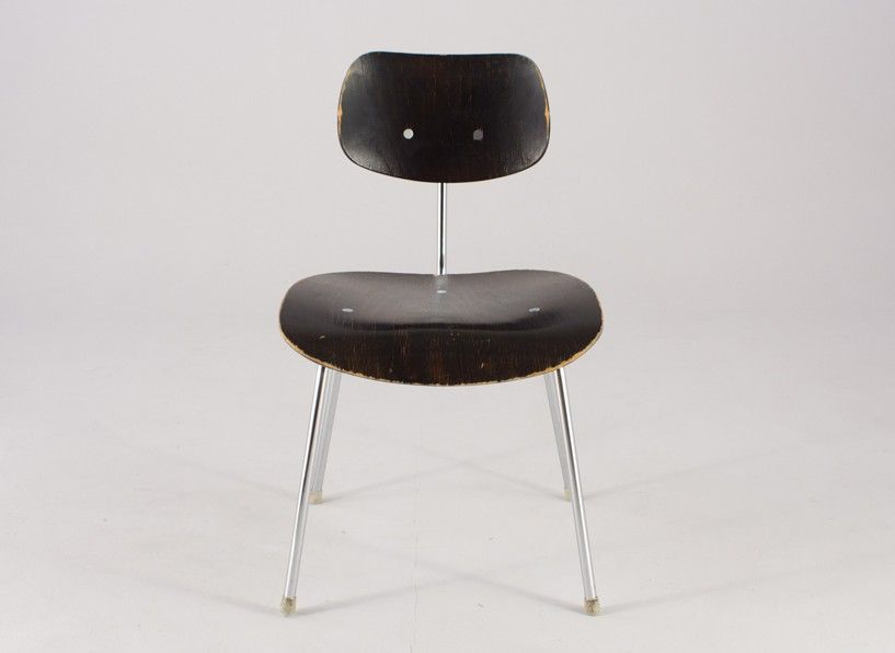 Foto Classy Black Eiermann  SE 68 Chair with Chrome Steel Tube Legs