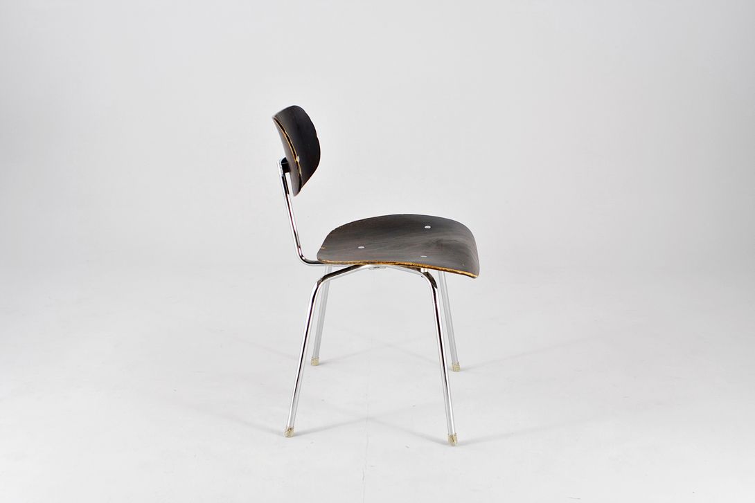 Foto Classy Black Eiermann  SE 68 Chair with Chrome Steel Tube Legs