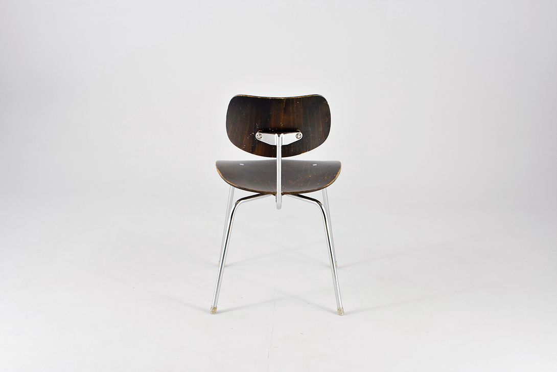 Foto Classy Black Eiermann  SE 68 Chair with Chrome Steel Tube Legs