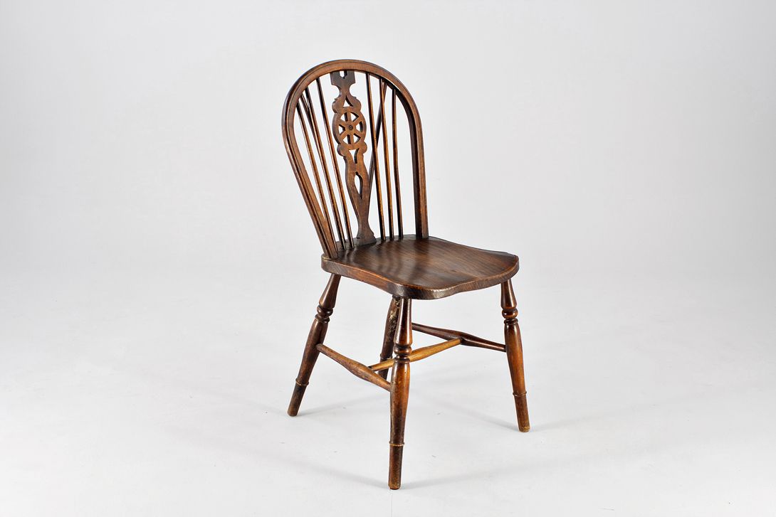 Foto Antique English Wooden Dining Chair