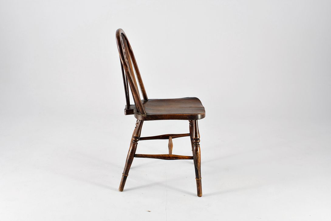 Foto Antique English Wooden Dining Chair