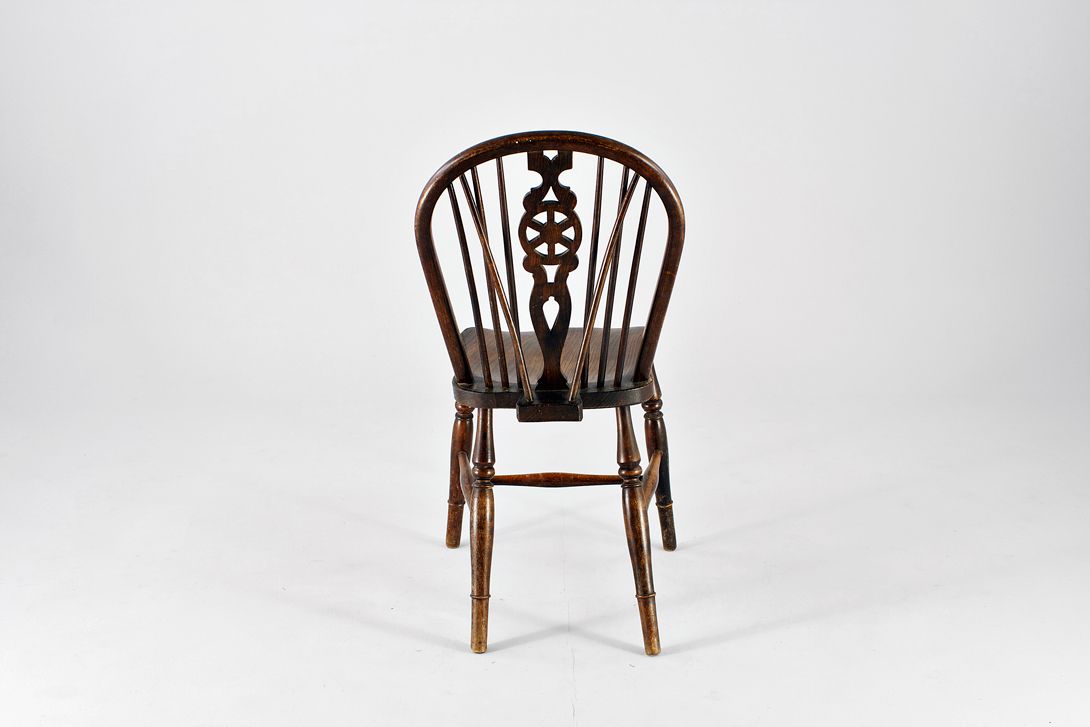 Foto Antique English Wooden Dining Chair