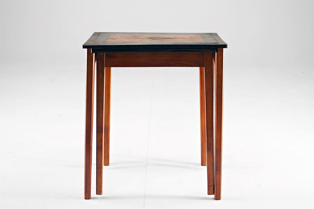 Foto Set of Inlayed Empire Nesting Tables 1830 h50x44x34