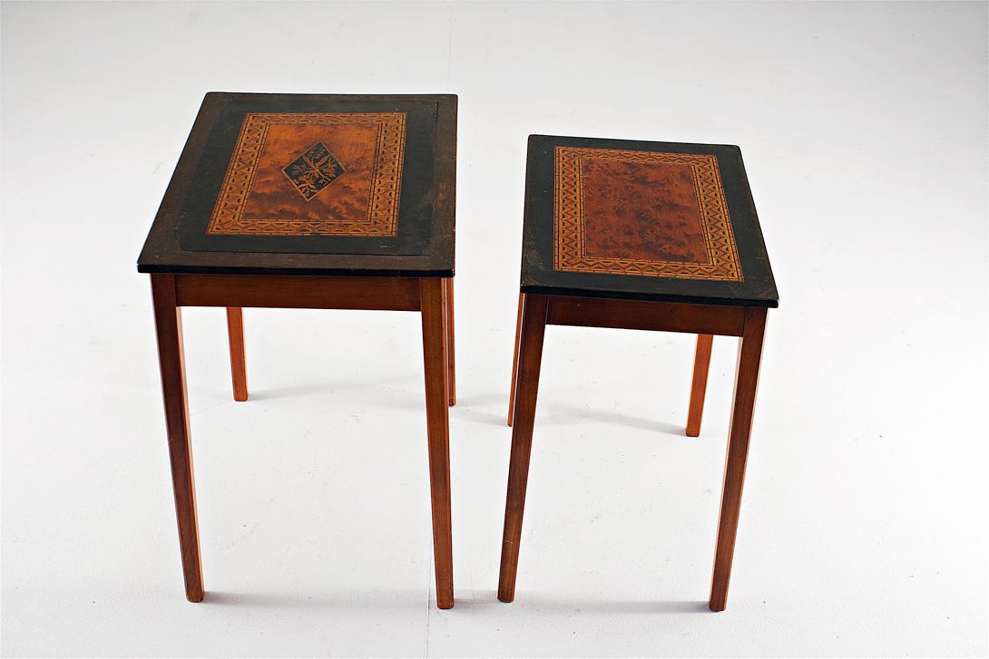 Foto Set of Inlayed Empire Nesting Tables 1830 h50x44x34