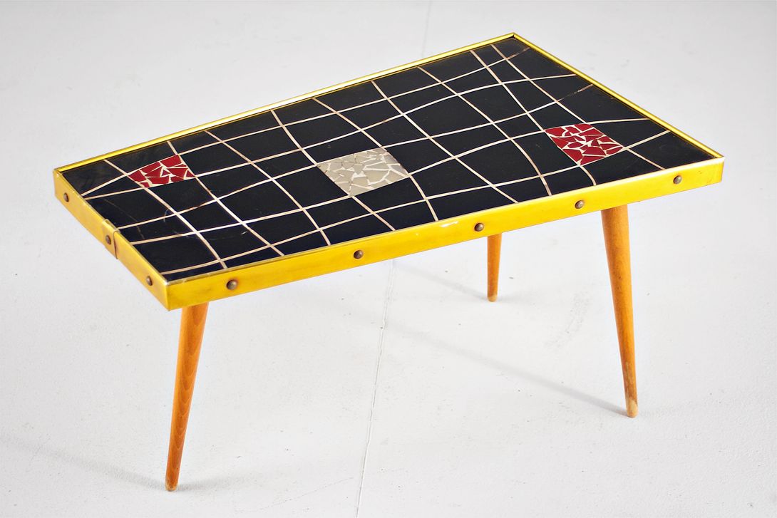 Foto Side Table with Three Legs 1957 h30x51x30