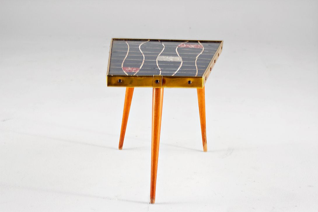 Foto Side Table with Three Legs 1957 h30x51x30