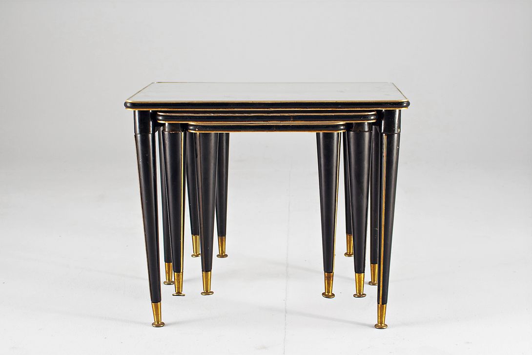 Foto Set of Italian Leather and Glass Nesting Tables by Umberto Mascagni 1951 h60x40x50