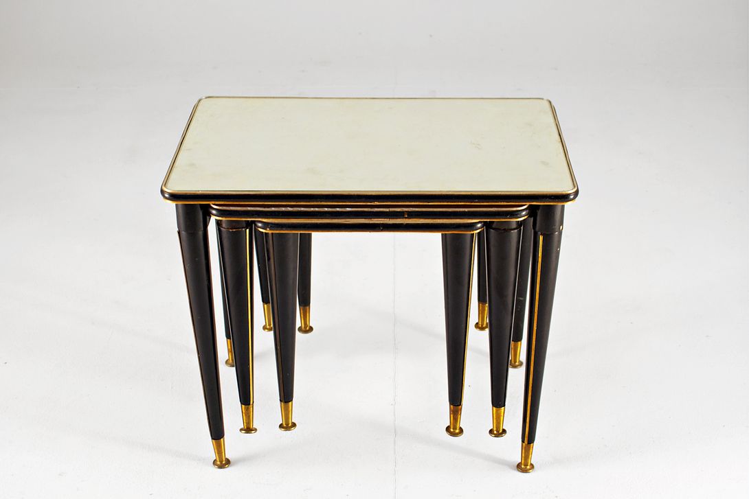 Foto Set of Italian Leather and Glass Nesting Tables by Umberto Mascagni 1951 h60x40x50