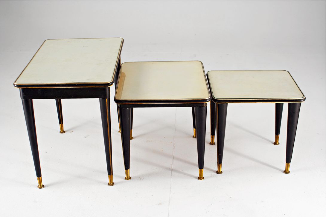 Foto Set of Italian Leather and Glass Nesting Tables by Umberto Mascagni 1951 h60x40x50