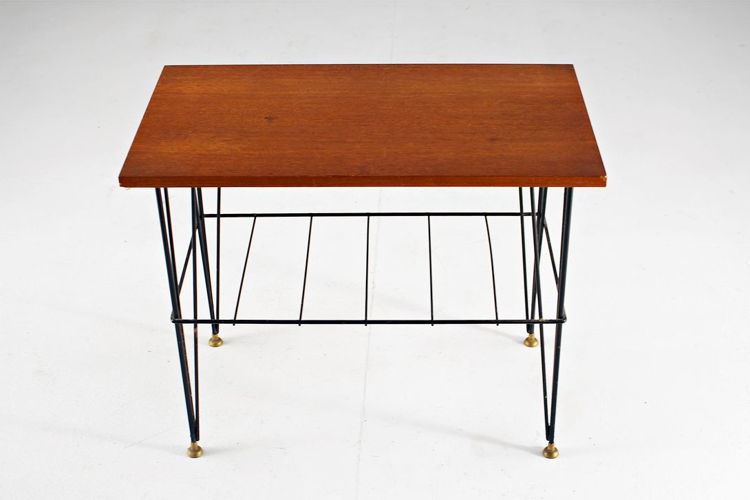 Foto Coffee Table with Conical Wire Legs France 1955 h53x35x51