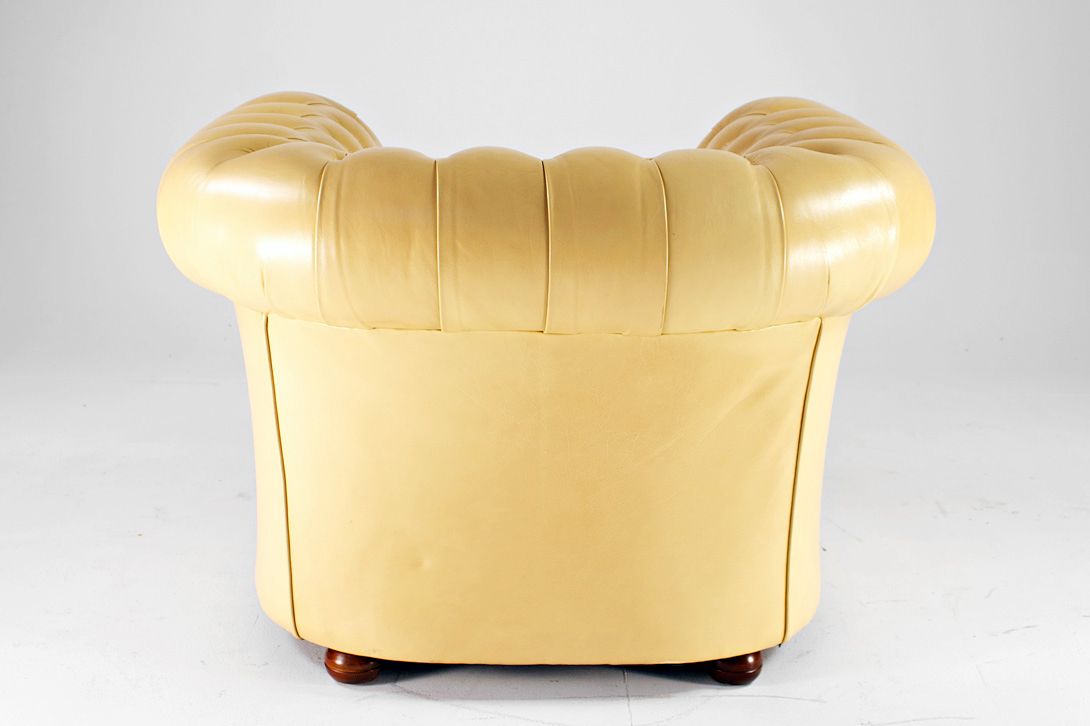 Foto Beige Leather Chesterfield Armchair 1966
