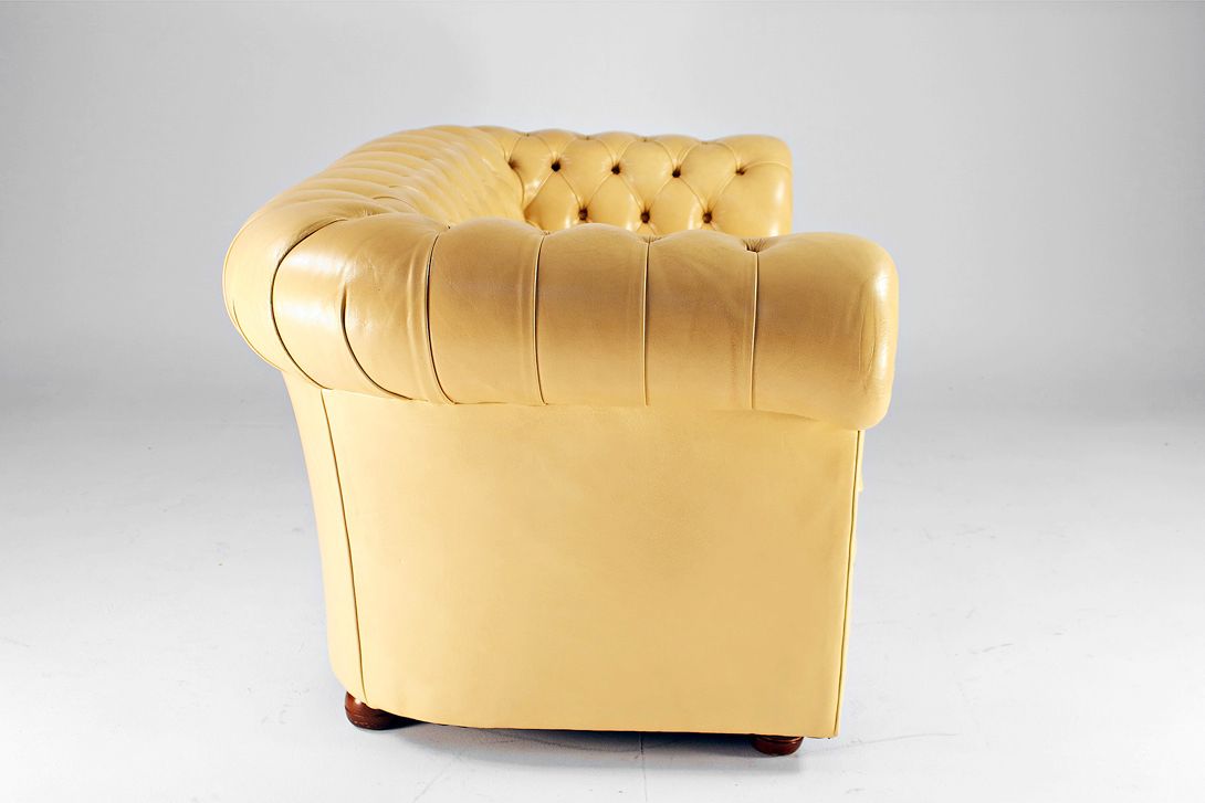 Foto Beige Leather Chesterfield Sofa 1966 h77x170x93