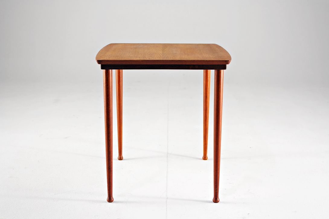 Foto Teak Coffee Table with Bally Feet Denmark 1955 h55x44x45