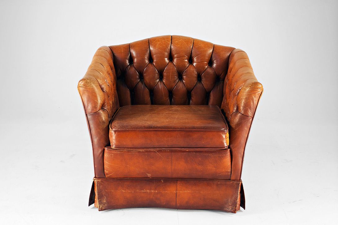 Foto Small Cognac Colored Chesterfield Armchair 1956
