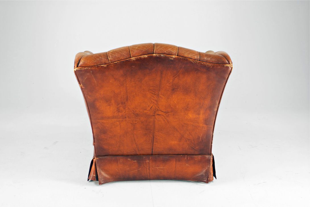 Foto Small Cognac Colored Chesterfield Armchair 1956