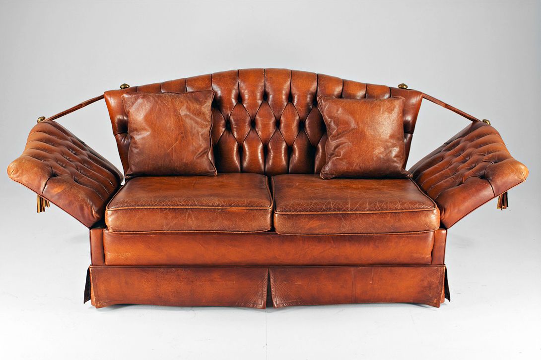 Foto Small Cognac Colored Chesterfield Two-Seater Sofa 1956