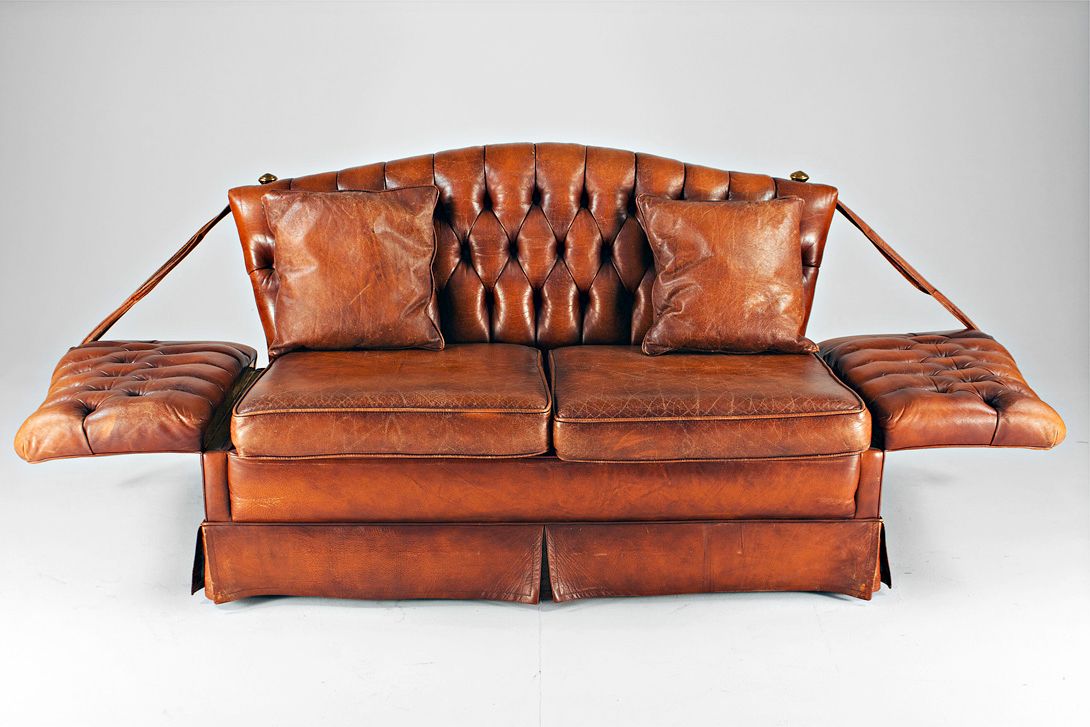 Foto Small Cognac Colored Chesterfield Two-Seater Sofa 1956