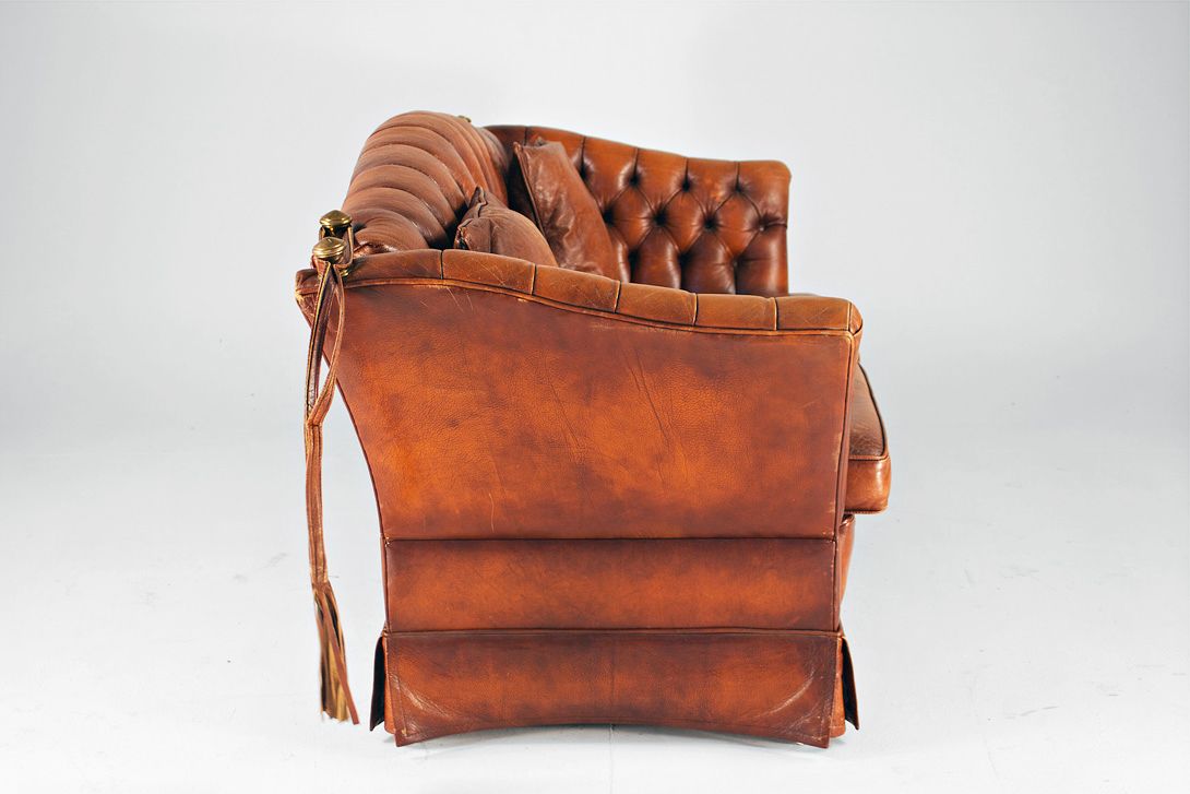 Foto Small Cognac Colored Chesterfield Two-Seater Sofa 1956