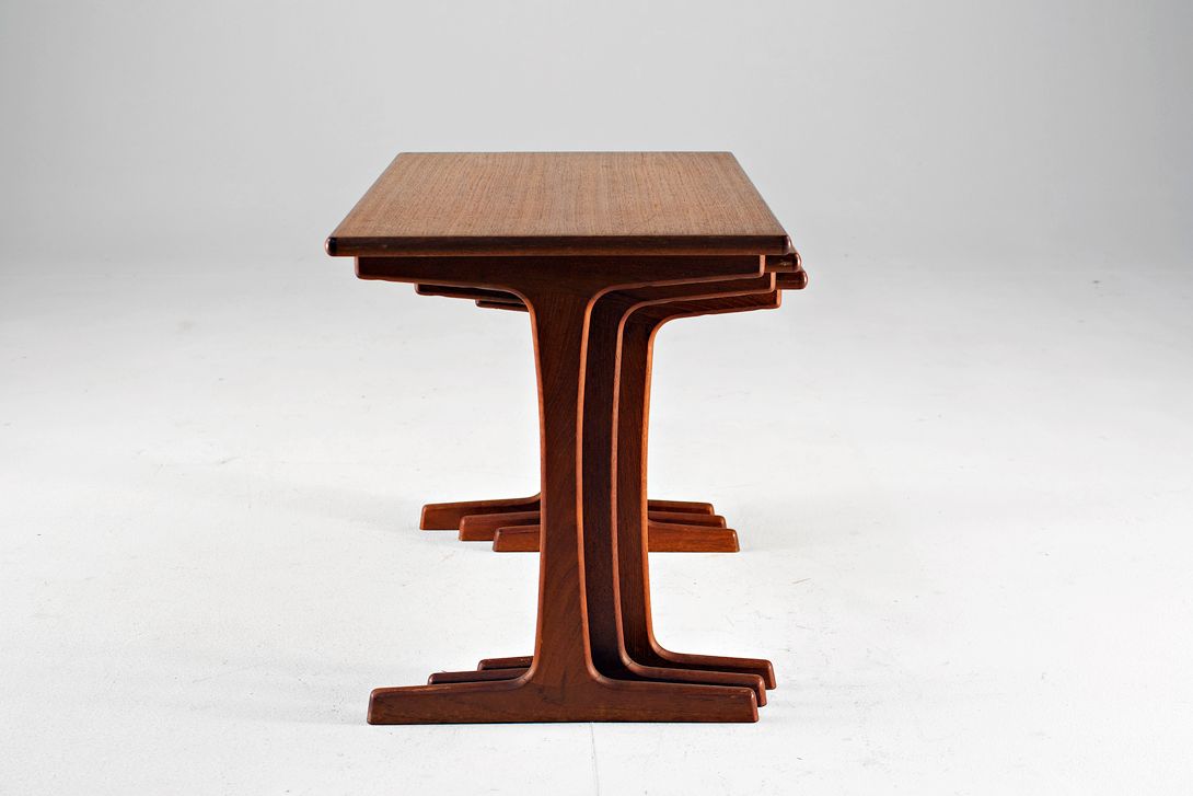 Foto Set of Ole Wanscher Nesting Tables 1970 h62x40x45