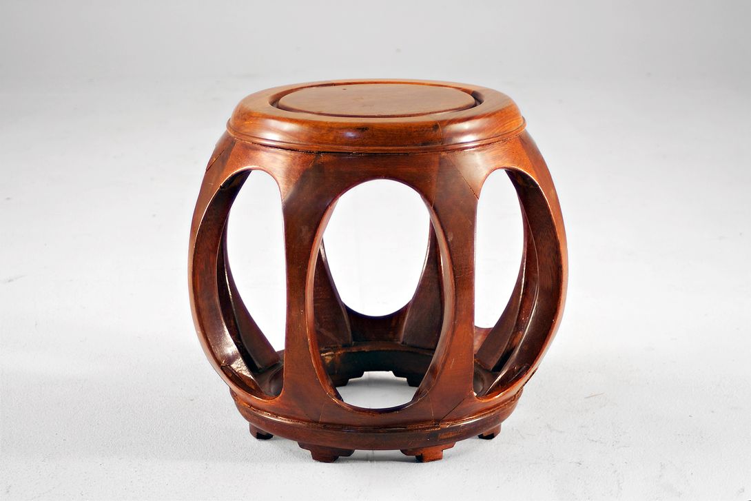 Foto African Carved Bullet Side Table 1965 h40x35
