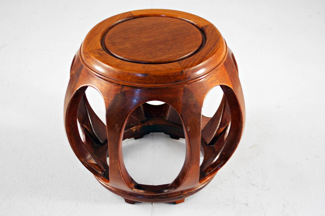 Foto African Carved Bullet Side Table 1965 h40x35