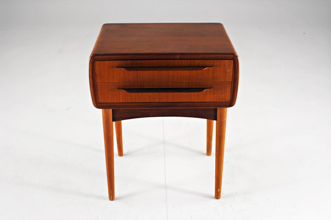 Foto Johannes Andersen Bedside Table h54x43x33