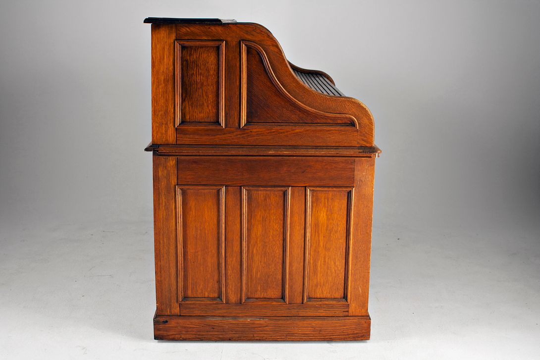 Foto Wooden Registrar´s Buro Desk 1910 h123x152x87
